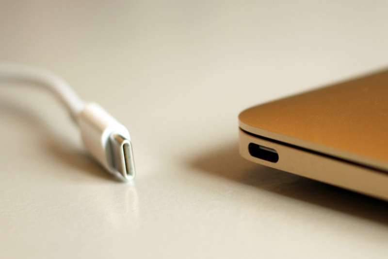 無論正反插都不影響的 USB Typ-C。(圖片來源/EslForKids)