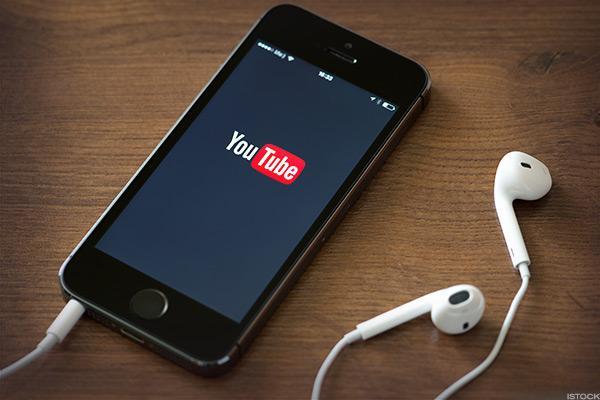 YouTube 行動版，新增分享連絡人與聊天室群聊功能。(圖翻攝自YouTube官方影片)