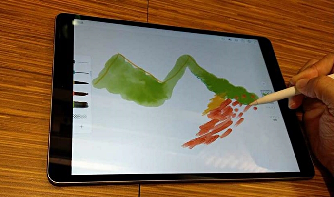 全新iPad版的Adobe Sketch,內建筆刷工具,搭配Apple Pencil操控,相當流暢,媲美真實畫筆的精準度與細膩筆觸。(圖/記者劉惠琴攝)