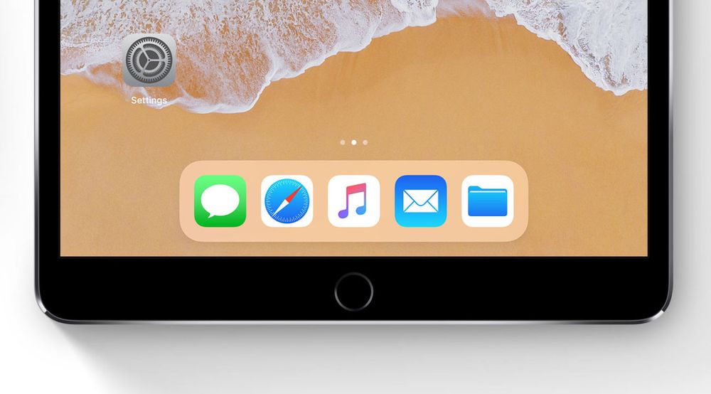 iOS 11系統為 iPad 加入了Dock多工快捷的操控區域。(圖翻攝自Bloomberg)