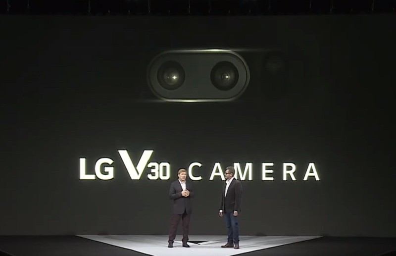 LG V30 主相機雙鏡頭設計,搭載超F1.6大光圈的廣角鏡頭與標準鏡頭。(圖翻攝自LGV30官方直播影片)