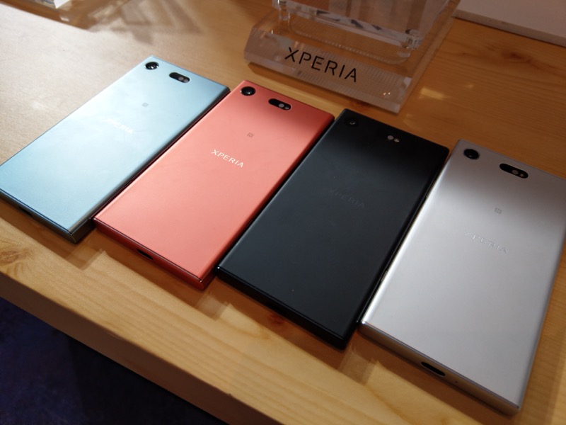 延續過往的策略,XZ Compact 的配色較活潑。(圖/記者黃敬淳攝)