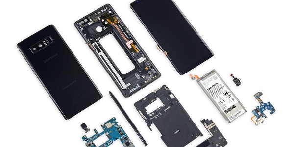 專業拆解團隊給予Note 8的維修得分為4分，跟去年Note 7、今年的S8都是一樣的分數。（圖／iFixit）