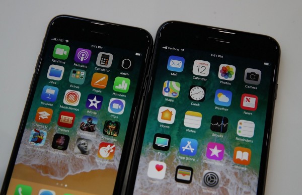 蘋果iPhone 8系列才在22日開賣,就傳出摔機消息。(美聯社)