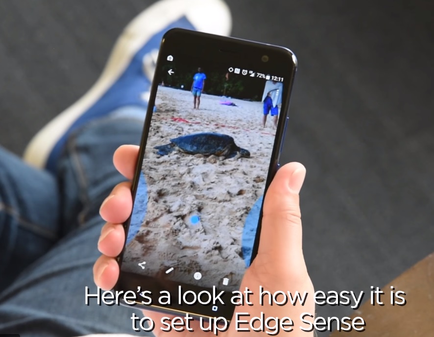 HTC U11的機身邊框支援Edge Sense 擠壓觸控功能。(圖翻攝自HTC官方部落格影片)
)