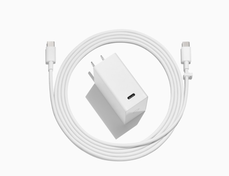 Google 新推出的高功率充電器是專為新款的 Pixelbook 所設計的,最高的充電功率可達 45W。(圖翻攝自Google Store)