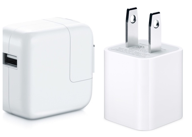 左為 iPad 的 12W 充電頭,右為 iPhone 原廠的 5W 充電器(圖/翻攝自蘋果官網)