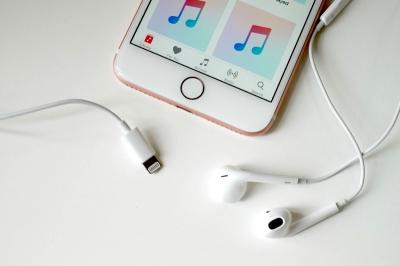 Pixel 2、華為 Mate 10 都移除耳機孔,但改用 USB Type-C 有什麼好處? Pixel 2、華為 Mate 10 都移除耳機孔,但改用 USB Type-C 有什麼好處?