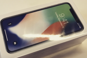 全球第一篇  iPhone X 開箱影片曝光!網路神人 Benjamin 快閃看個「影」 全球第一篇  iPhone X 開箱影片曝光!網路神人 Benjamin 快閃看個「影」