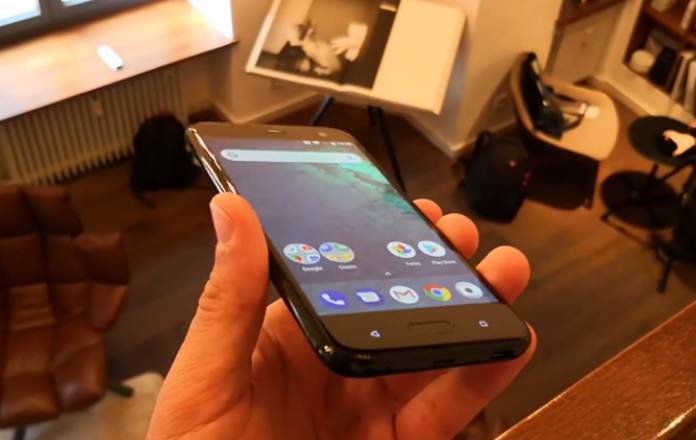 主打中階定位的HTC U11 Life,搭載5.2吋螢幕。(圖翻攝自 SLASHLEAKS)