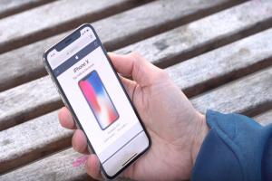 iPhone X「劉海」螢幕有瑕疵?國外實測影片驚現小黑點! iPhone X「劉海」螢幕有瑕疵?國外實測影片驚現小黑點!
