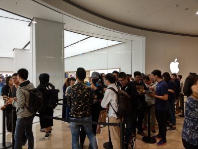iPhone X 首賣排隊創熱潮!果粉這麼說… iPhone X 首賣排隊創熱潮!果粉這麼說…