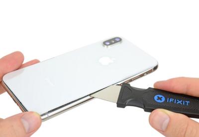 拆解 iPhone X 內部玄機全曝光!驚現 L型雙電池與雙層主機板 拆解 iPhone X 內部玄機全曝光!驚現 L型雙電池與雙層主機板