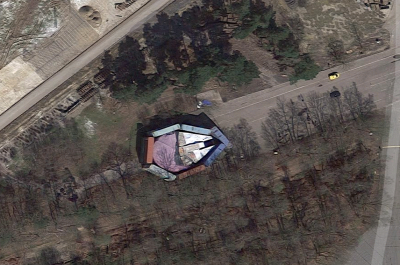 Google Maps 找到星際大戰「千歲鷹號」!秘密基地意外曝光 Google Maps 找到星際大戰「千歲鷹號」!秘密基地意外曝光