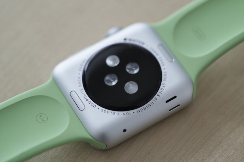 Apple Watch 的心率感測器外觀(圖/翻攝自 Flickr)