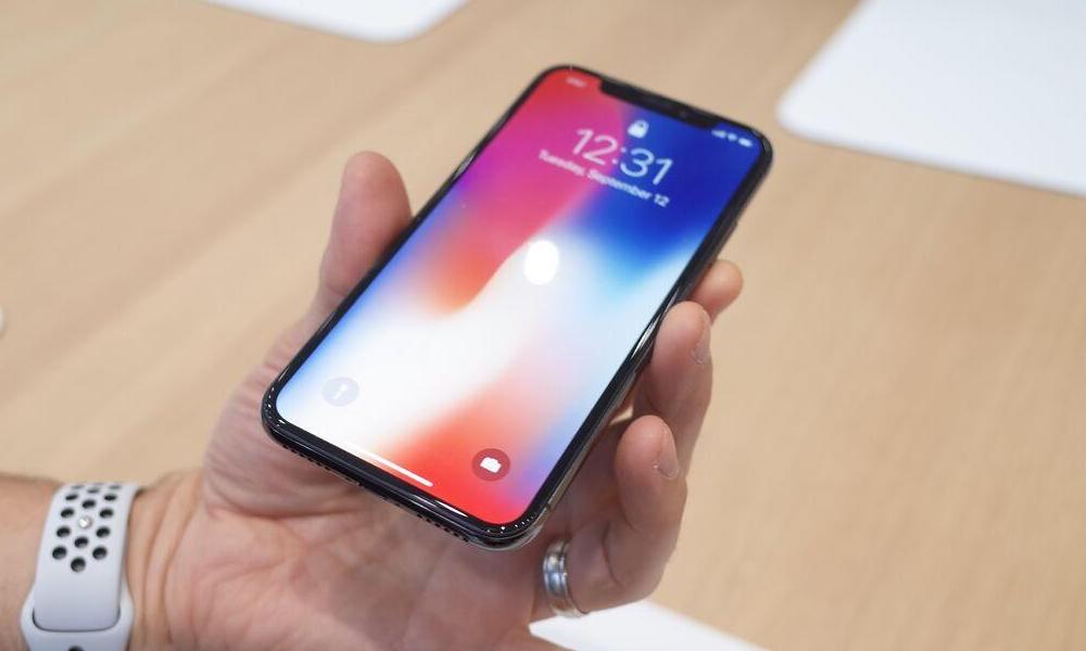 iPhone X 搭載 5.8 吋OLED螢幕,為史上定價最貴的iPhone。(圖翻攝自iDropNews)