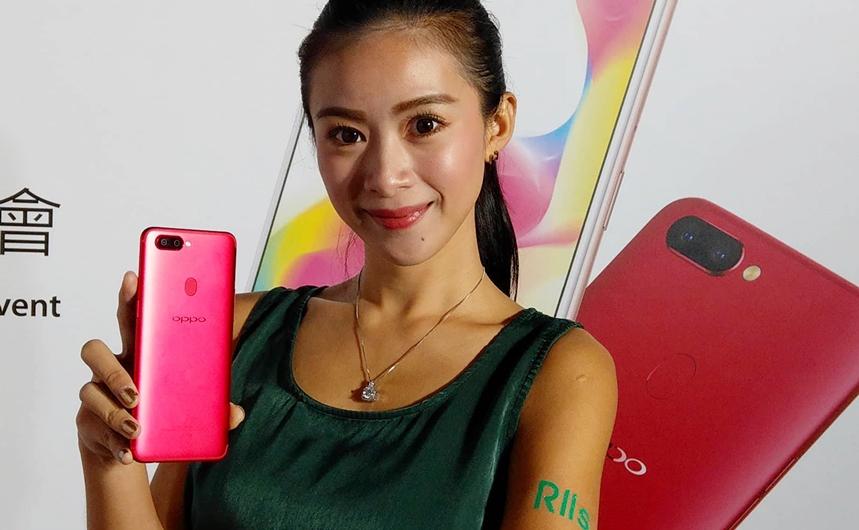 OPPO R11s 共有香檳色、黑色,與特別版紅色。(圖記者劉惠琴攝)