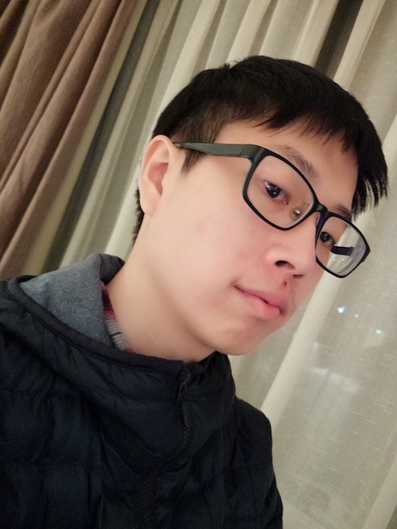犧牲色相。實際上這張照片的美顏僅調到最輕的 1 級,但效果還是很明顯(圖/記者黃敬淳攝)