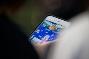 邊開車邊玩《Pokémon Go》結果真的很慘！美調查：半年內造成數百萬美金損失與車禍