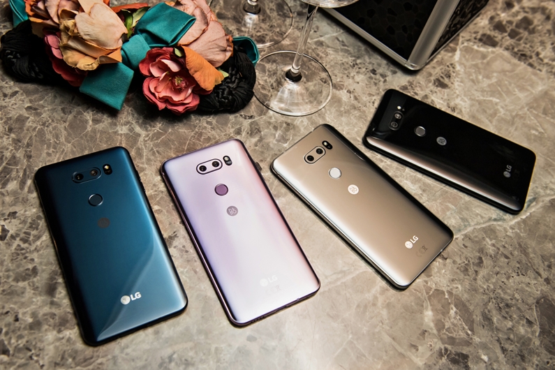 LG V30+機身共有銀、黑、紫、藍四個顏色。(圖LG提供）