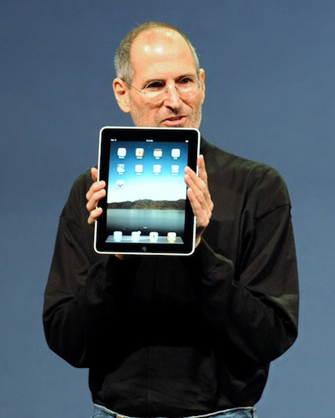 第一代 iPad 發表時,被主流媒體認為只是 iPod Touch 的放大版。當時曾讓抱病發表的賈伯斯沮喪不已(圖/翻攝自 Flickr)