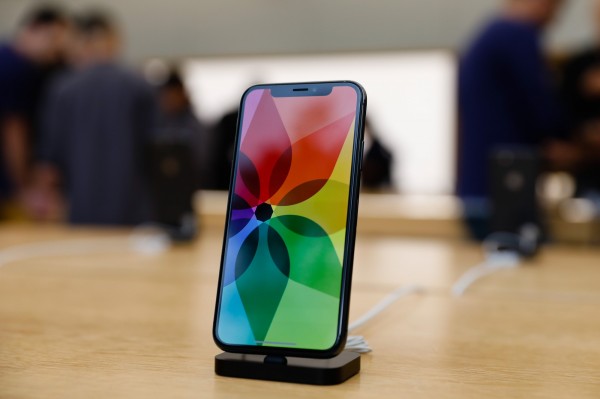 圖為iPhone X。(法新社)