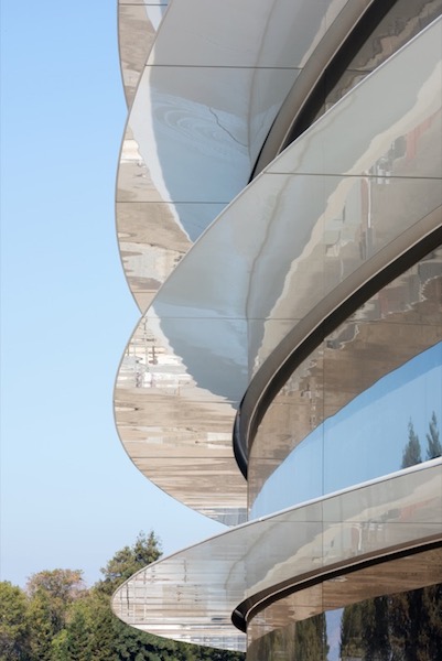Apple Park 的主建築一景(圖/翻攝自蘋果官網)