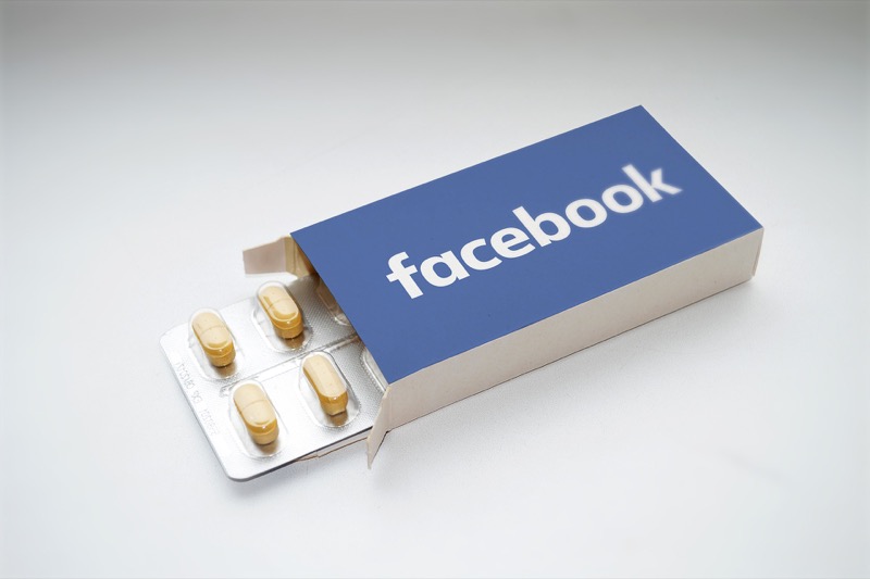 Facebook 首任總裁曾坦承 Facebook 是被開發出來捕捉人們的注意力(圖/翻攝自 Pixabay)