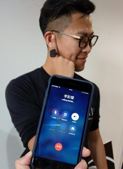 可接聽電話的智慧「魔戒」ORII 來了!手指觸耳就能通話的超酷黑科技 可接聽電話的智慧「魔戒」ORII 來了!手指觸耳就能通話的超酷黑科技
