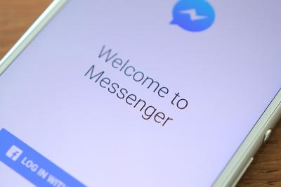 你的手機下雪了嗎?臉書 Messenger 輸入「耶誕貼圖」飄雪花 你的手機下雪了嗎?臉書 Messenger 輸入「耶誕貼圖」飄雪花