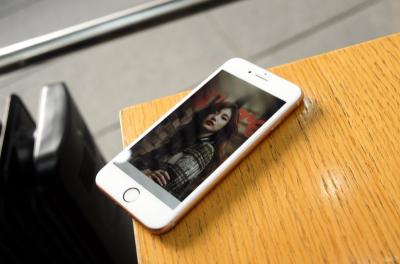 你手上那支有「中」嗎？外媒回顧 2017 年手機的 9 項改變