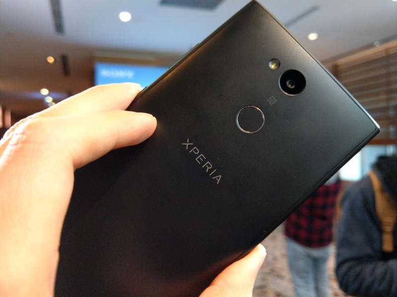 Xperia L2。由於為入門定位,L2 並沒有搭載 Sony 獨特的實體相機快門鍵(圖/記者黃敬淳攝)