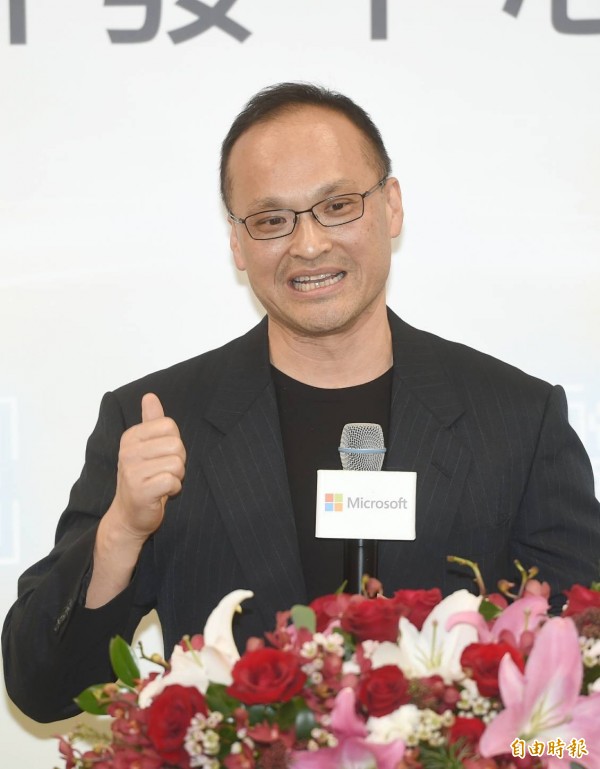 微軟宣布將在2年內投資台幣10億在台成立「微軟AI研發中心」,圖為微軟全球資深副總裁古卓倫。(記者方賓照攝)