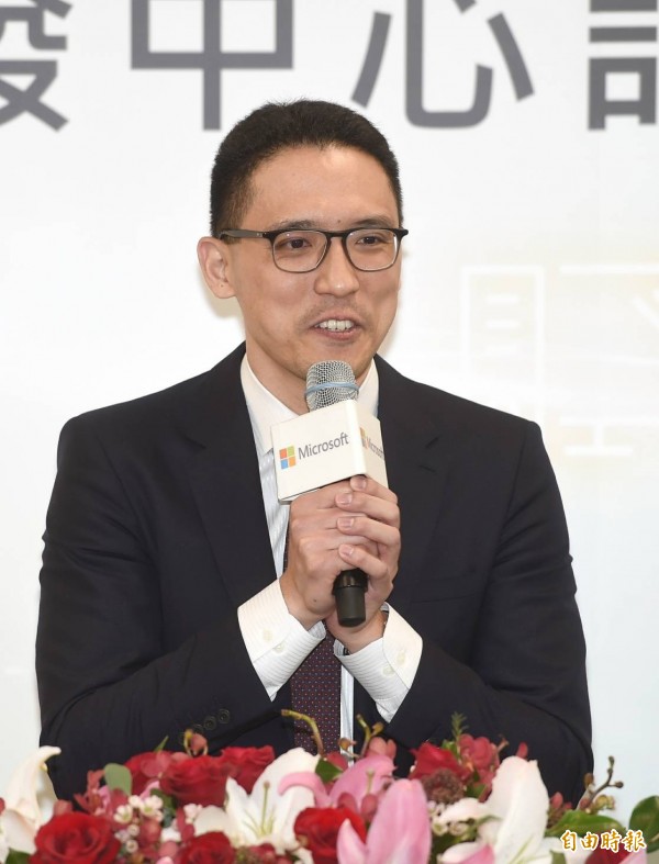 微軟宣布將在2年內投資台幣10億在台成立「微軟AI研發中心」,圖為台灣微軟總經理孫基康。(記者方賓照攝)