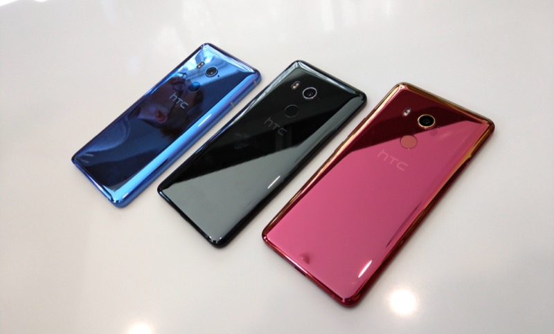 本次預計推出的 3 款 U11 EYEs 配色。HTC 表示,初期將以紅色為主打,備貨亦會最多(圖/記者黃敬淳攝)