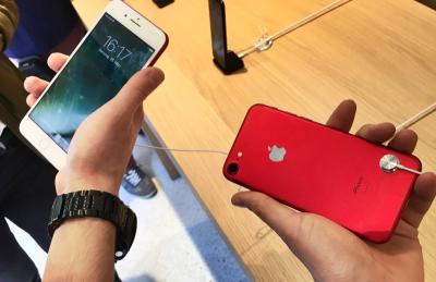 iPhone 輸了!調研:2017 年中國最賣座手機是「它」 iPhone 輸了!調研:2017 年中國最賣座手機是「它」