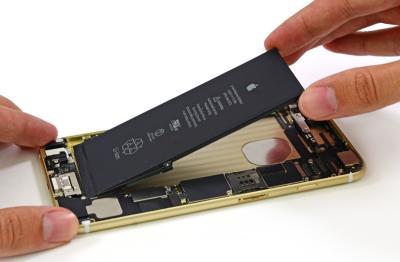 擔心人潮爆滿換不到 iPhone 電池？有「這張」可延至明年