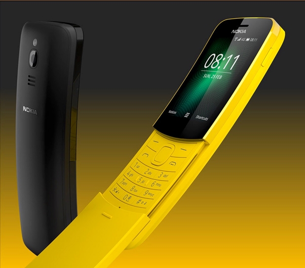 經典傳奇的香蕉機 Nokia 8110 4G 復刻版，可支援4G上網，還可下載FB、推特等應用程式。(圖Nokia提供)