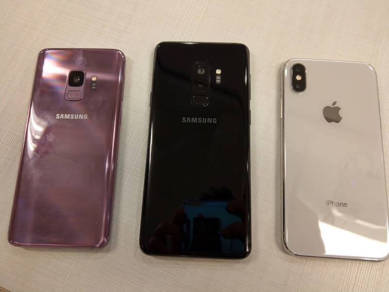 左至右為 Galaxy S9、S9+、以及 iPhone X(圖/記者黃敬淳攝)