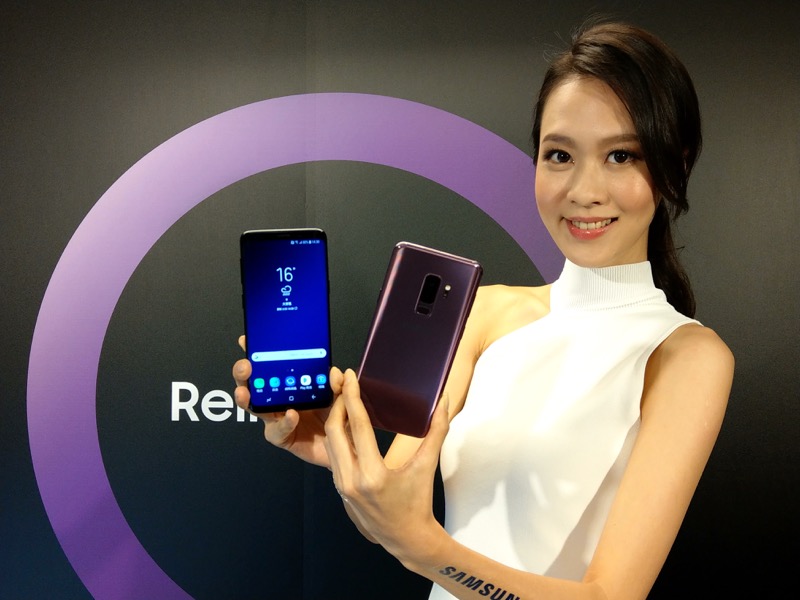 三星旗艦 Galaxy S9 系列,主打以新一代自家感光元件打造的 960fps 慢速錄影、可變式光圈,以及 Galaxy S 系列首款的雙鏡頭設計。(圖記者黃敬淳攝)