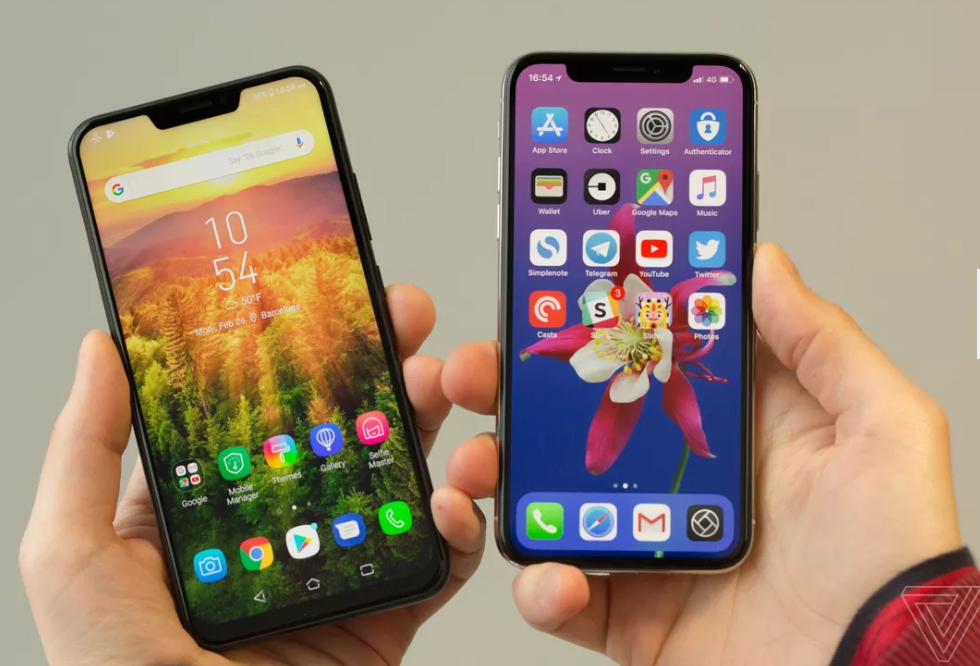 左為 ZenFone 5、右為 iPhone X(圖翻攝自 The Verge)