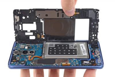 三星 Galaxy S9 Plus 拆解報告出爐 !電池規格與 「舊機」相同? 三星 Galaxy S9 Plus 拆解報告出爐 !電池規格與 「舊機」相同?