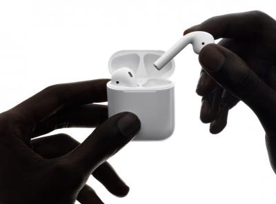 蘋果「AirPods」耳機熱潮再起:出貨等半個月、估明年推第二代! 蘋果「AirPods」耳機熱潮再起:出貨等半個月、估明年推第二代!