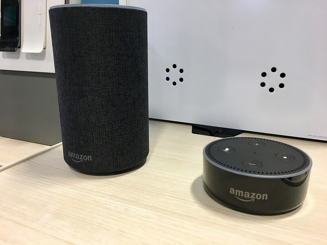 Amazon Echo 搭載的 Alexa AI 平台明顯勝過 Siri(圖/翻攝自 Flickr,CC BY 2.0)