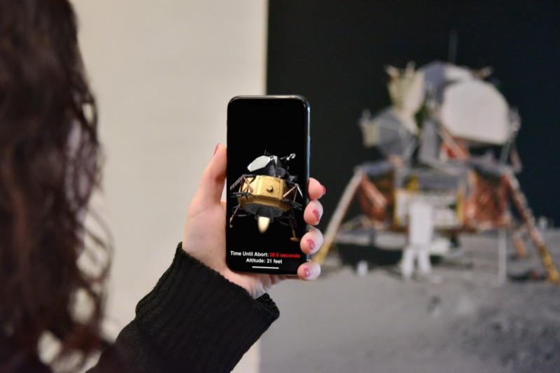 蘋果已在其官網預告 iOS 11.3 的功能,如新版 ARKit 擴增實境(圖/翻攝自蘋果官網)