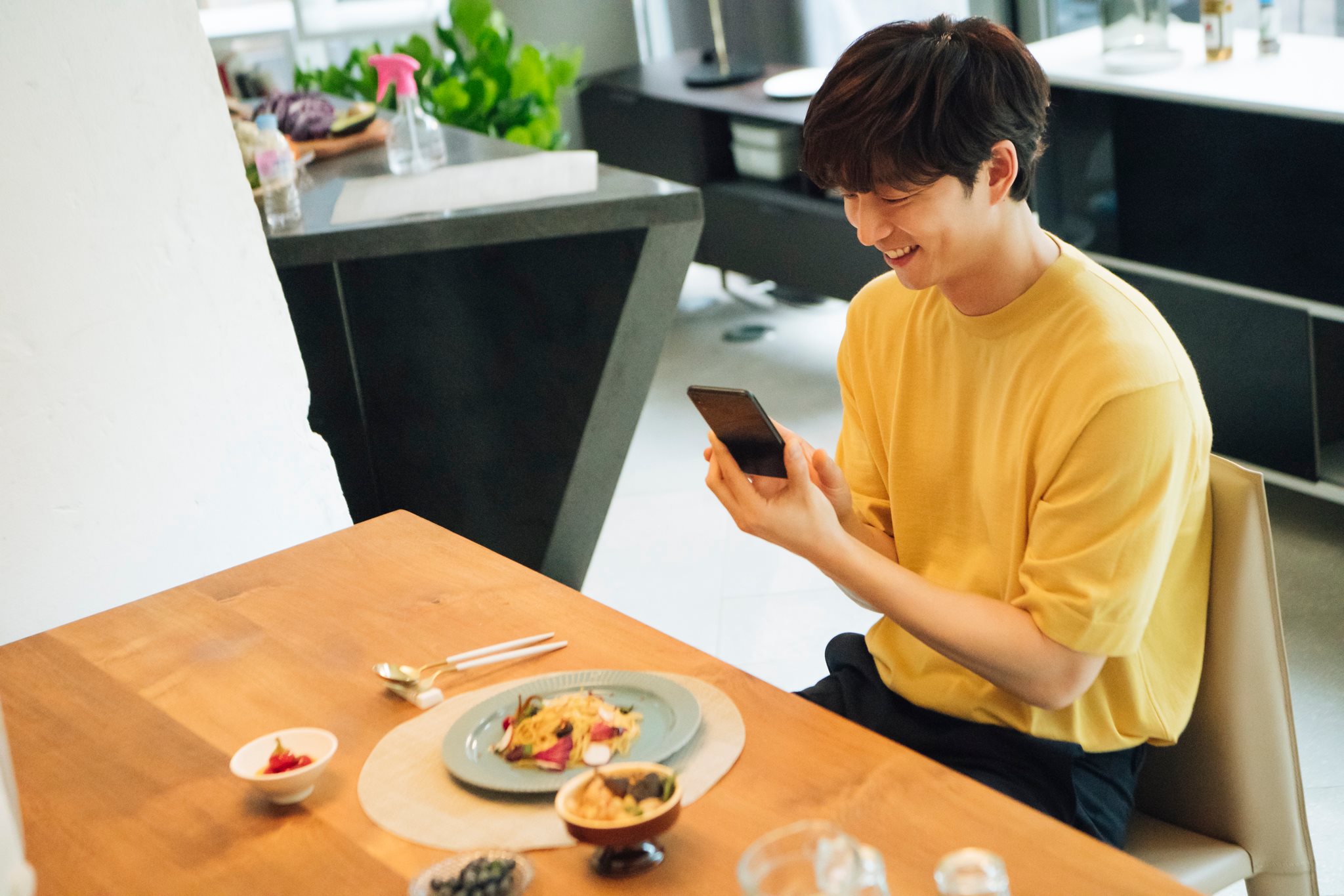華碩宣布,將再次邀請亞洲男神「孔劉」出任新一代智慧型手機ASUS ZenFone 5系列台灣區代言人!(圖翻攝自華碩官方粉絲團)