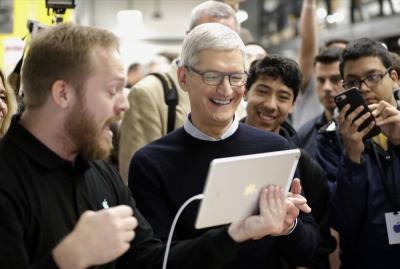 蘋果為何推「最低價」9.7 吋 iPad？庫克解釋有這 5 點