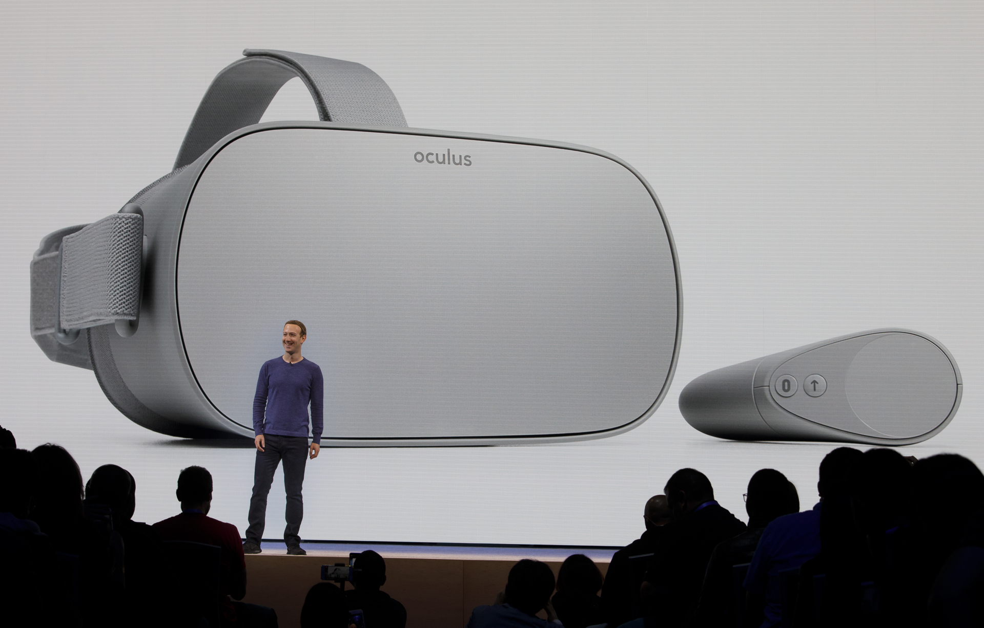 行動型 VR 頭戴式裝置「Oculus Go」，宣佈即日起正式於Oculus官網開賣，售價199美元起，目前首波可出貨到全球23國家地區，台灣也在其中之一。（圖Facebook提供)