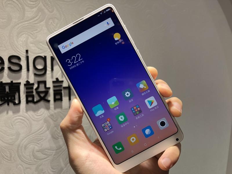 小米MIX2S(圖/記者黃敬淳攝)