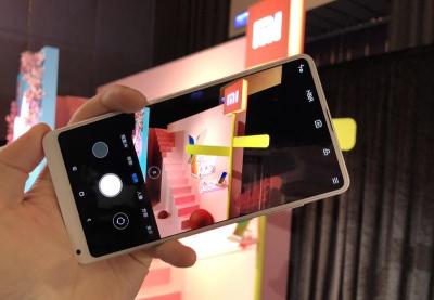 激似 iPhone X、搭載 Face ID?小米新旗艦「小米8」盒裝曝光 激似 iPhone X、搭載 Face ID?小米新旗艦「小米8」盒裝曝光